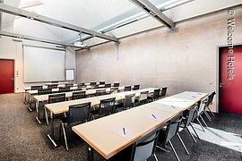 Tagungsraum mit parlamentarischer Bestuhlung