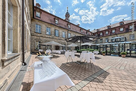 Empfang im Außenbereich des Welcome Hotel Residenzschloss
