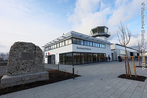 Stadtwerke Bamberg und Aeroclub Bamberg eröffnen Betriebsgebäude am Flugplatz Bamberg mit Tower