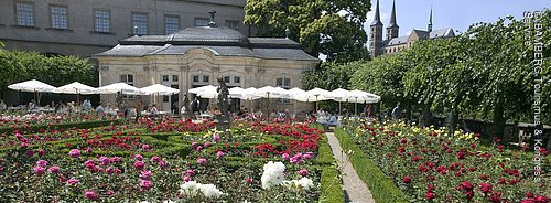 Der barocke Rosengarten bildet den perfekten Rahmen für einen besonderen musikalischen Genuss. Im Sommer können Sie hier zwischen duftenden Rosen und einem einladenden Cafe, klassische Musik lauschen. Auch haben Sie hier eine wunderschönen Blick über Bamberg.