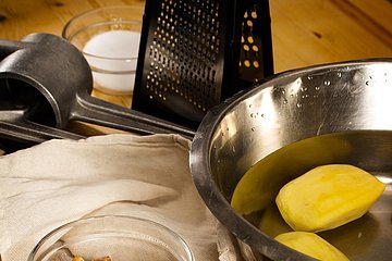 Klöße kochen beim Kochkurs auf Schloss Burgellern